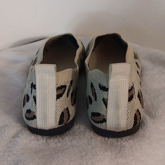 Leopard Print Women's Flats - Picture 4 of 9